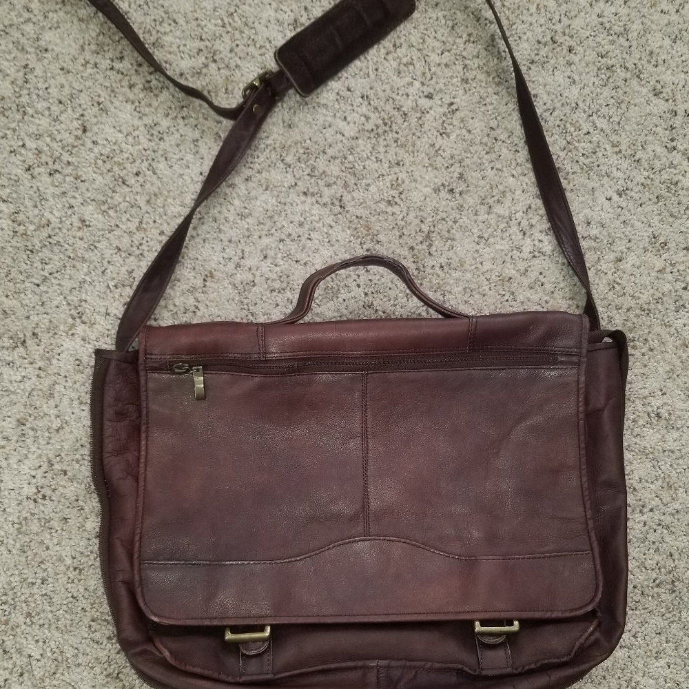 Vintage Wilson’s  Leather Messenger Bag - like new